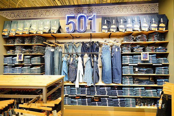 nearest levi's outlet