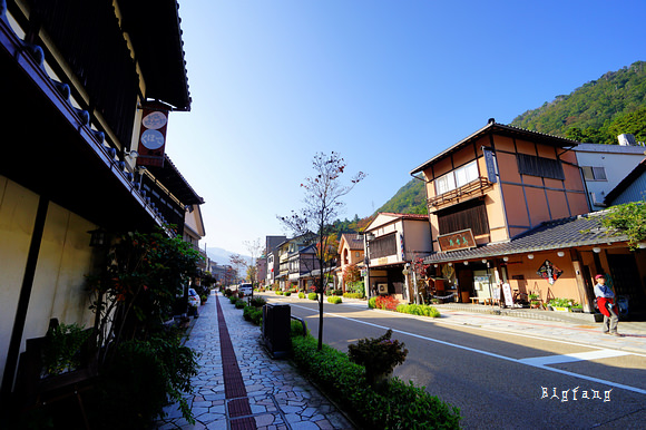 北陸 石川縣山中溫泉 鶴仙溪畔河床美景 綾取橋 山中溫泉街散策 蟋蟀橋 樂活的大方 旅行玩樂學