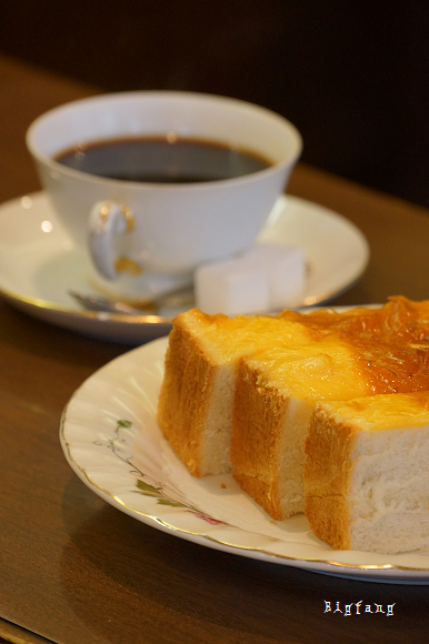 大阪美食 丸福咖啡店千日前總店 悠閒的跟大阪人吃早餐 喝咖啡 大阪早餐推薦 樂活的大方 旅行玩樂學