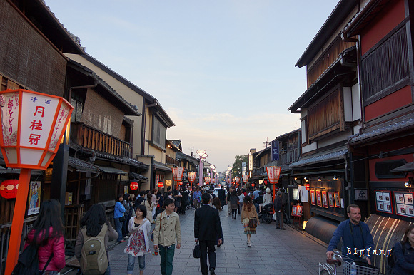 京都自由行景點 祇園花見小路 最有京都味的老街 樂活的大方 旅行玩樂學