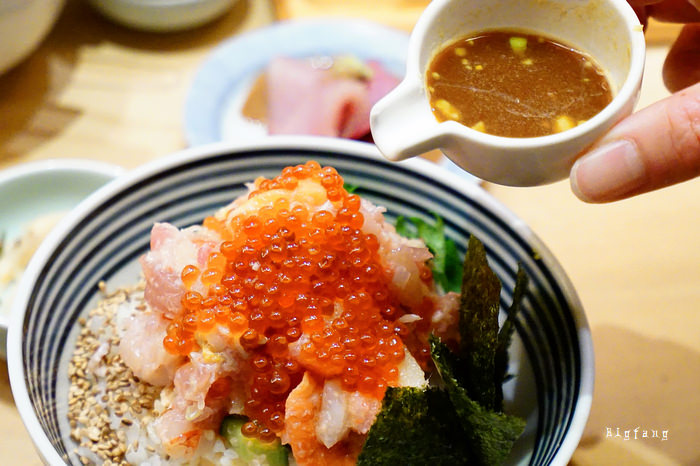 日本橋海鮮丼つじ半 東京第一名海鮮丼 東京車站3分鐘排隊美食 樂活的大方 旅行玩樂學